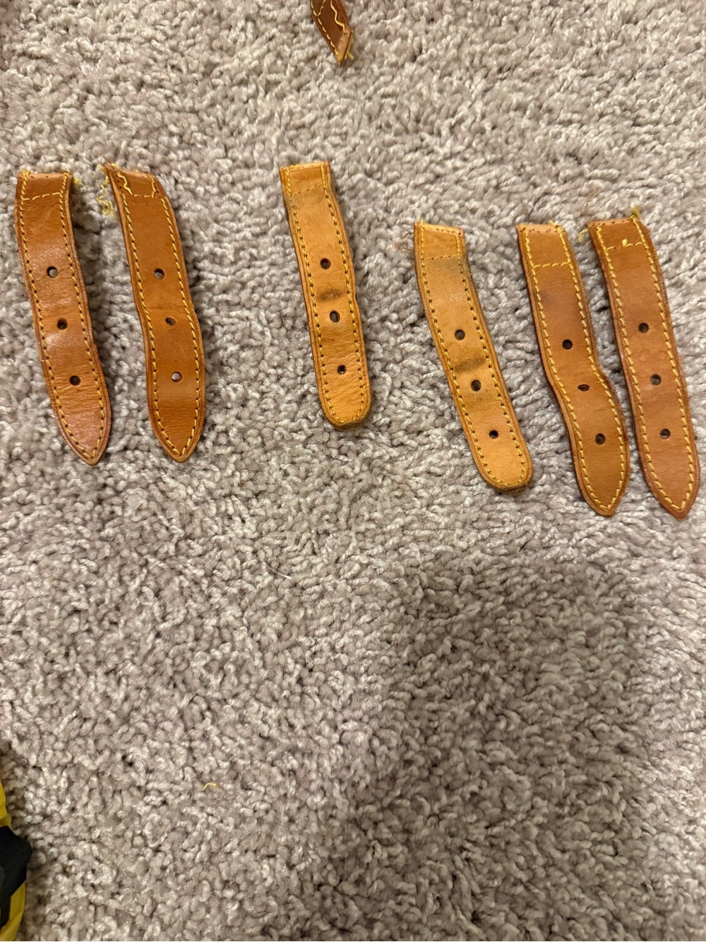 Louis Vuitton buckle Straps - H16